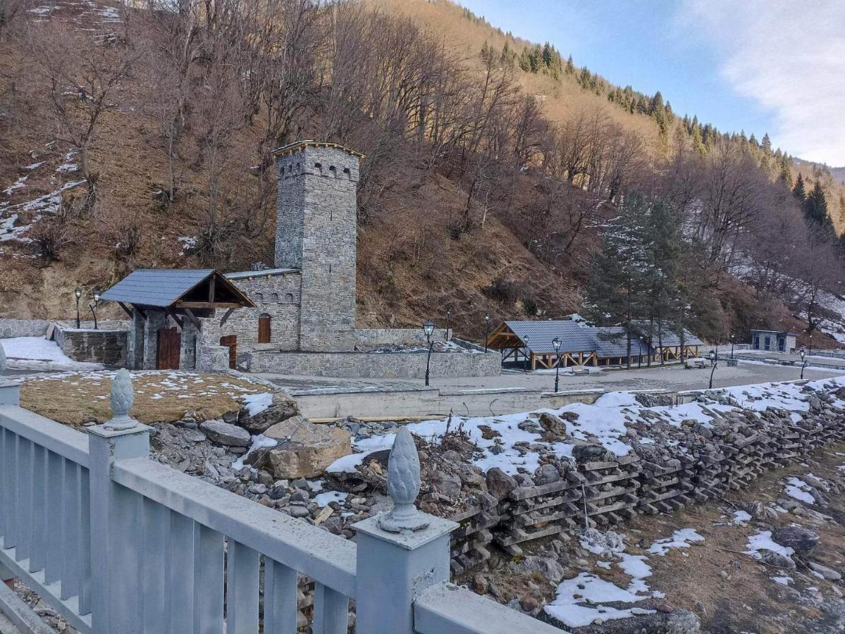 Guest House "Svaneti" Lentekhi エクステリア 写真